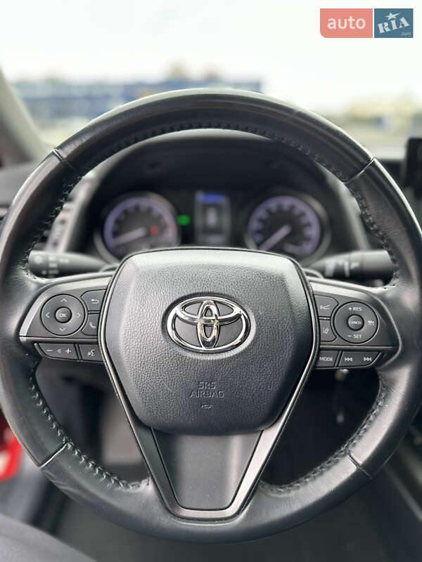 Седан Toyota Camry 2020 в Києві