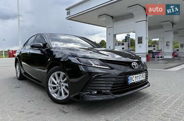 Седан Toyota Camry 2022 в Жовкві