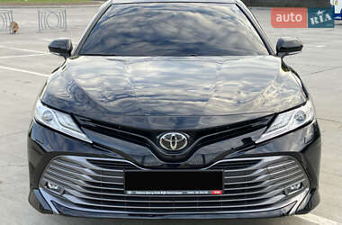Седан Toyota Camry 2018 в Києві
