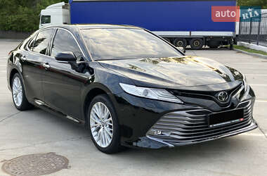 Седан Toyota Camry 2018 в Києві