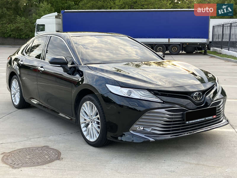 Седан Toyota Camry 2018 в 