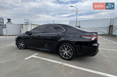 Седан Toyota Camry 2021 в 