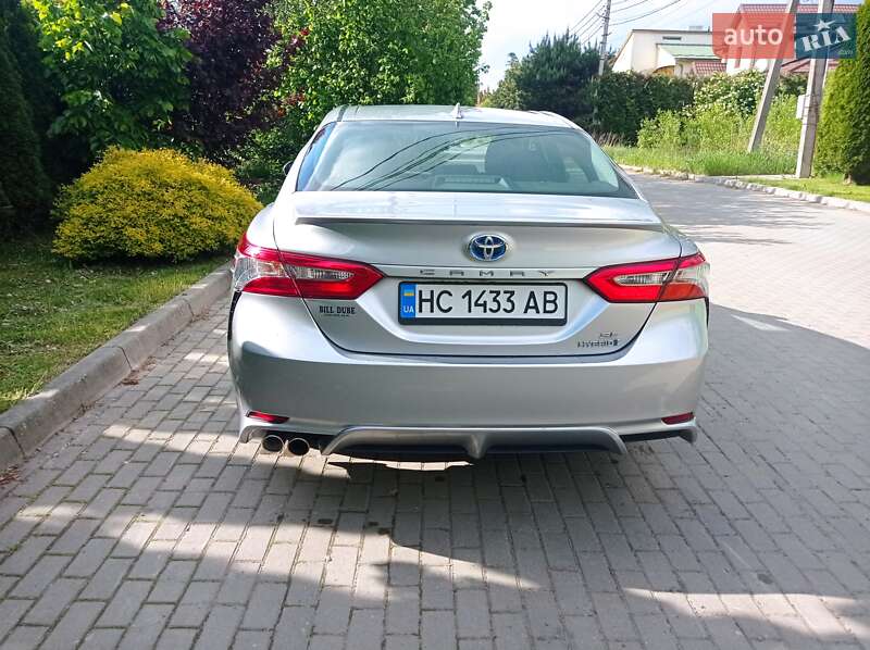Седан Toyota Camry 2018 в Львове