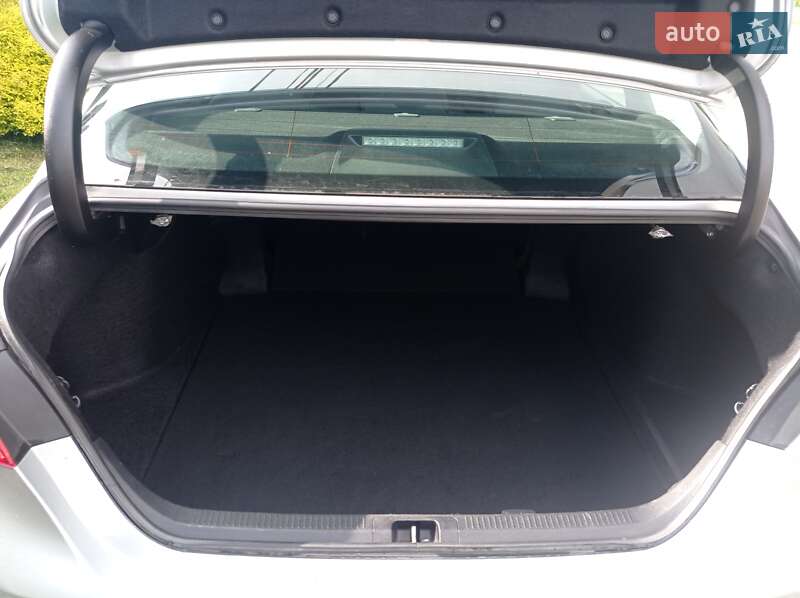 Седан Toyota Camry 2018 в Львове