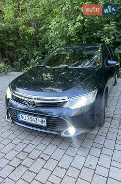 Седан Toyota Camry 2017 в Ужгороді