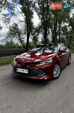Седан Toyota Camry 2019 в Киеве