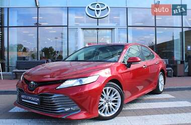 Седан Toyota Camry 2018 в Києві