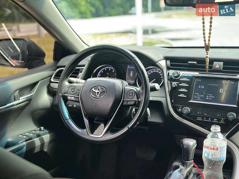 Седан Toyota Camry 2018 в Полтаве