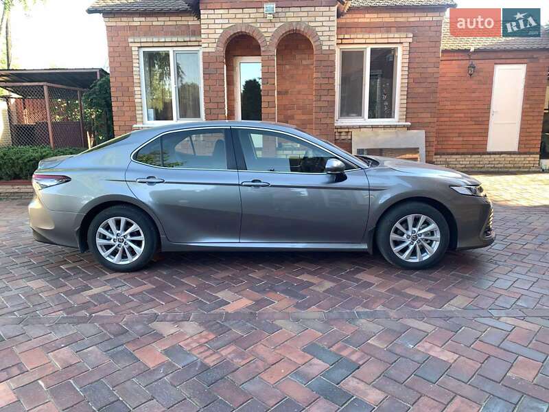 Седан Toyota Camry 2024 в Слов'янську