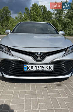 Седан Toyota Camry 2018 в Киеве
