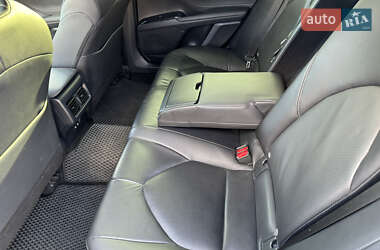 Седан Toyota Camry 2017 в 