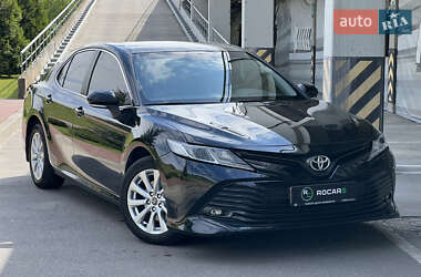 Седан Toyota Camry 2018 в Києві