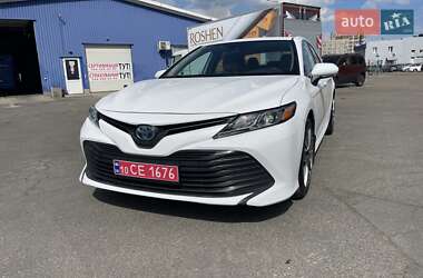 Седан Toyota Camry 2019 в Киеве