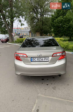 Седан Toyota Camry 2014 в 