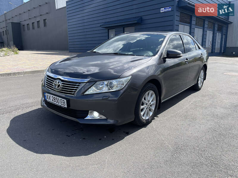 Седан Toyota Camry 2013 в 