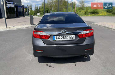 Седан Toyota Camry 2013 в 