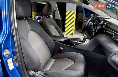 Седан Toyota Camry 2019 в 