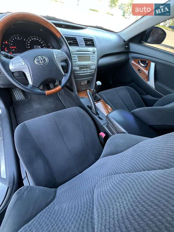 Седан Toyota Camry 2009 в Прилуках