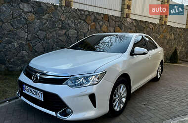 Седан Toyota Camry 2016 в Киеве