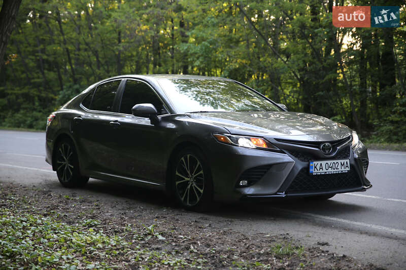 Toyota Camry 2018
