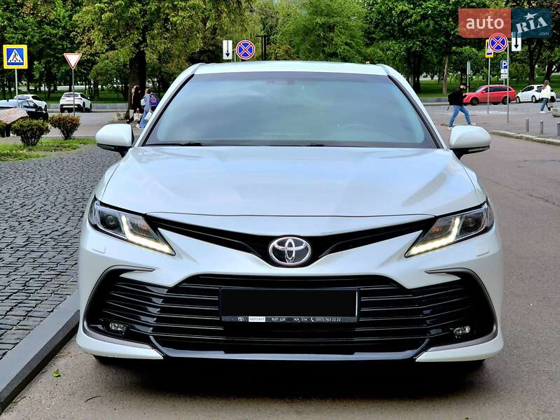 Toyota Camry 2021