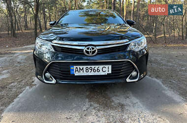 Седан Toyota Camry 2016 в Киеве