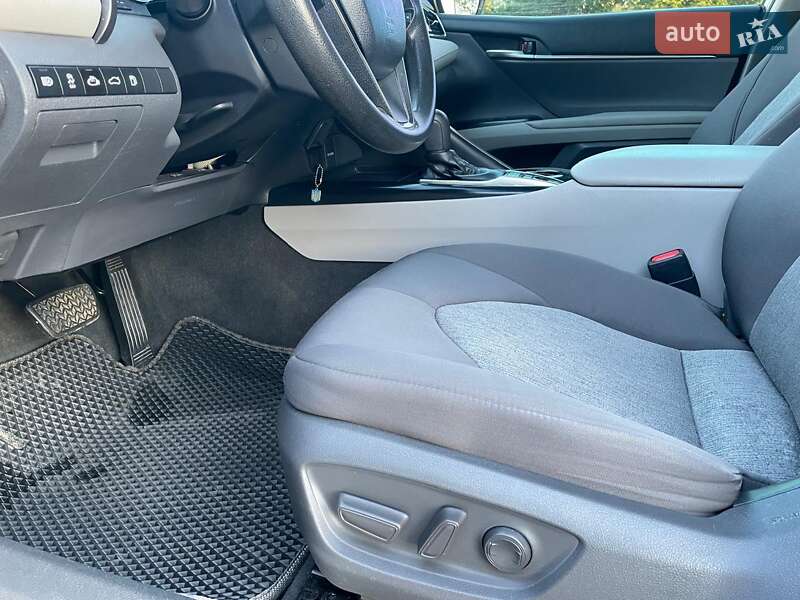 Седан Toyota Camry 2018 в Полтаві