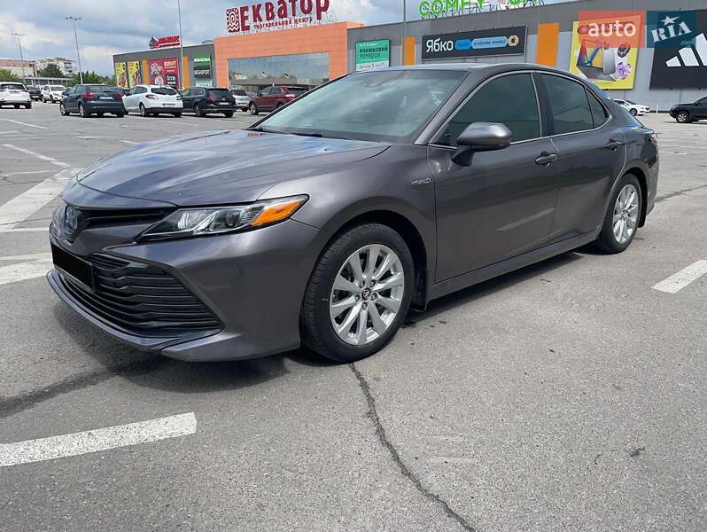 Седан Toyota Camry 2018 в Полтаві
