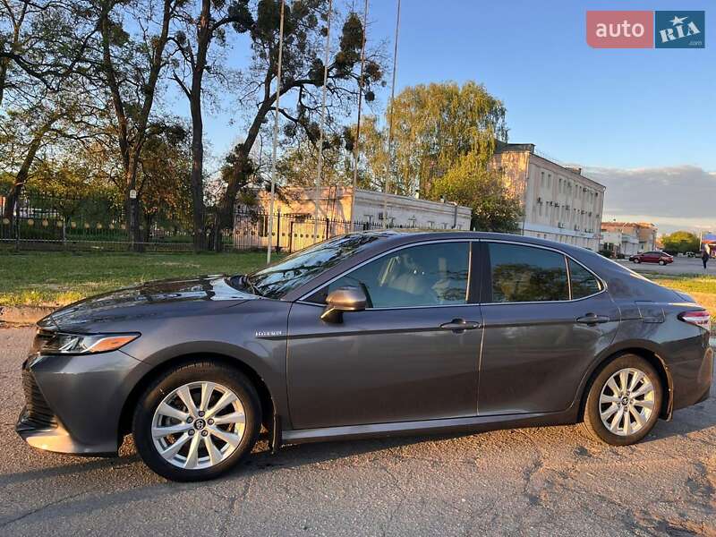 Седан Toyota Camry 2018 в Полтаві