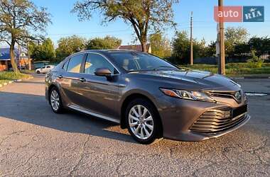 Седан Toyota Camry 2018 в Полтаві