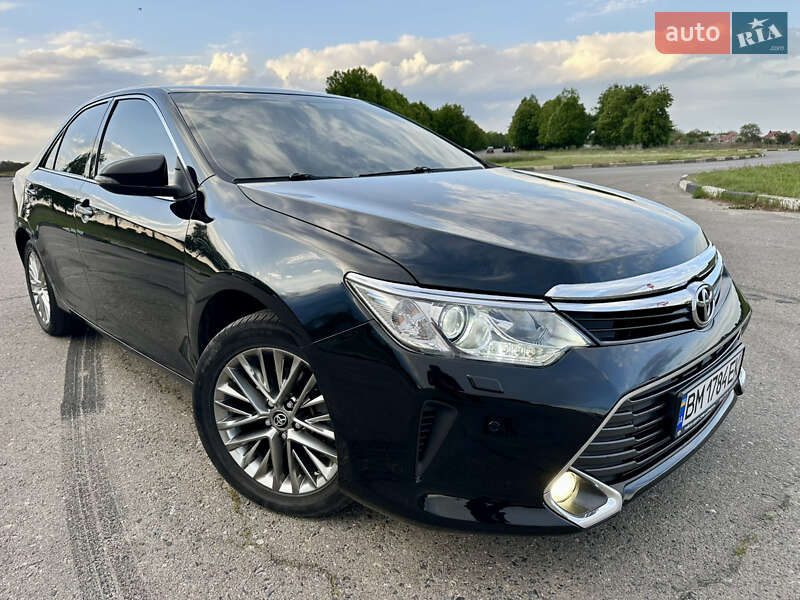 Седан Toyota Camry 2015 в Сумах