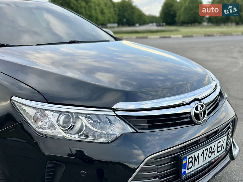 Седан Toyota Camry 2015 в Сумах
