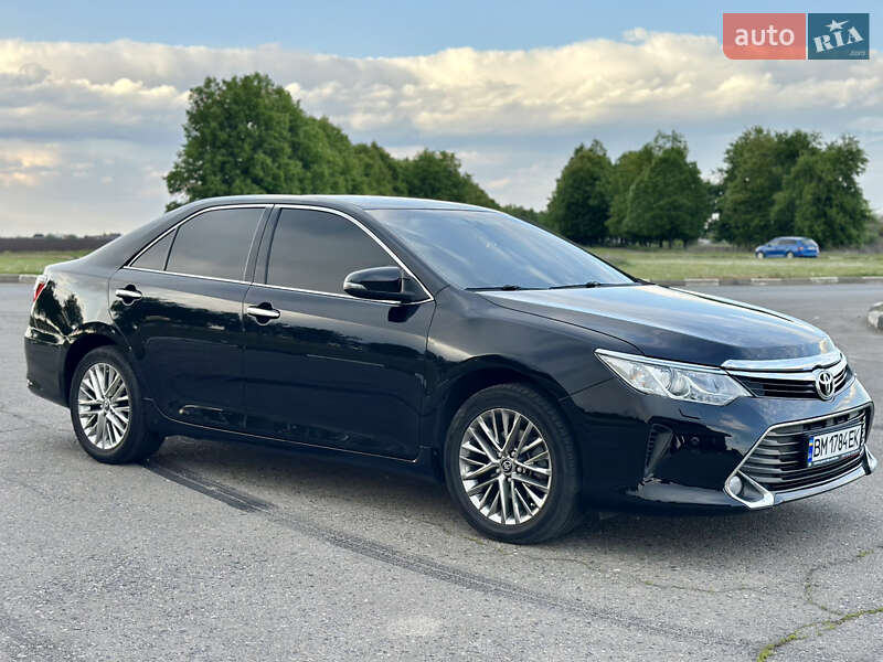 Седан Toyota Camry 2015 в Сумах