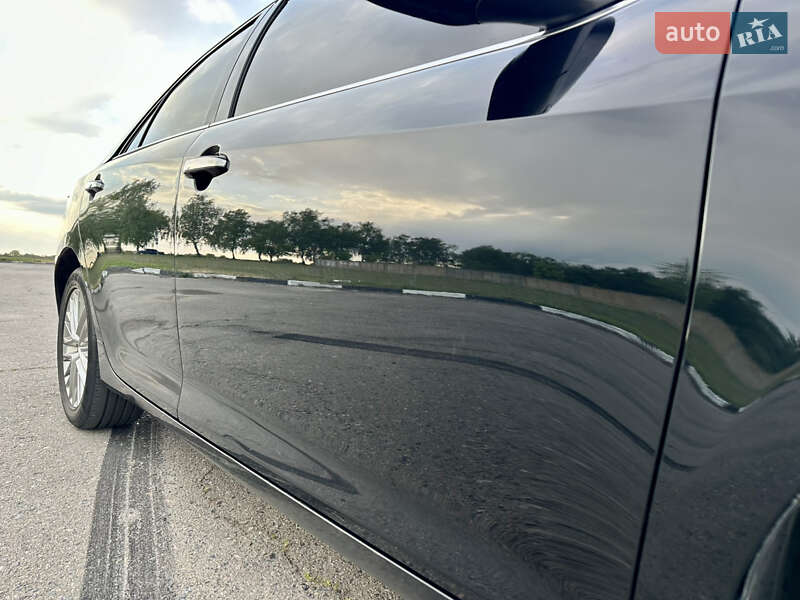 Седан Toyota Camry 2015 в Сумах