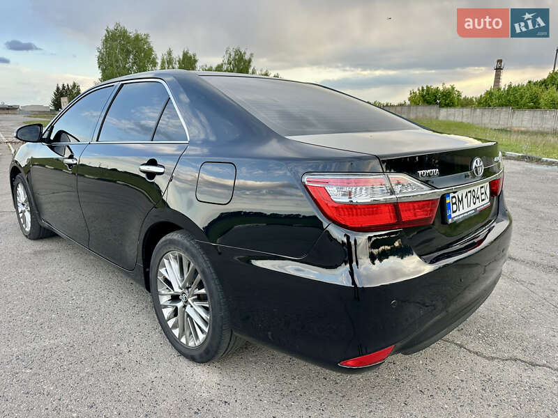 Седан Toyota Camry 2015 в Сумах