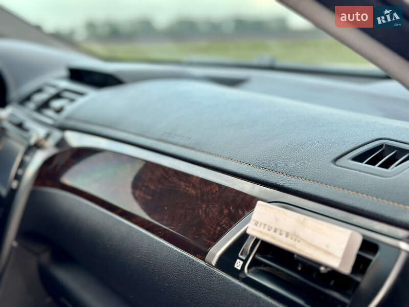 Седан Toyota Camry 2015 в Сумах