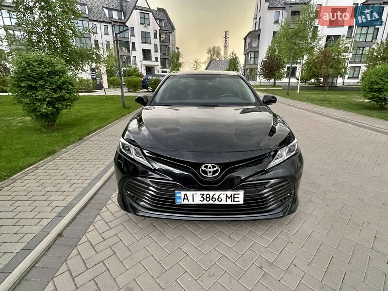 Седан Toyota Camry 2020 в Киеве