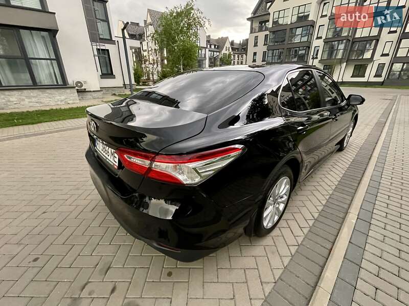 Седан Toyota Camry 2020 в Киеве