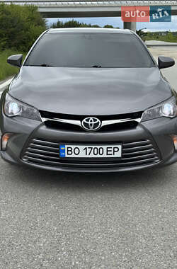 Седан Toyota Camry 2015 в Тернополі