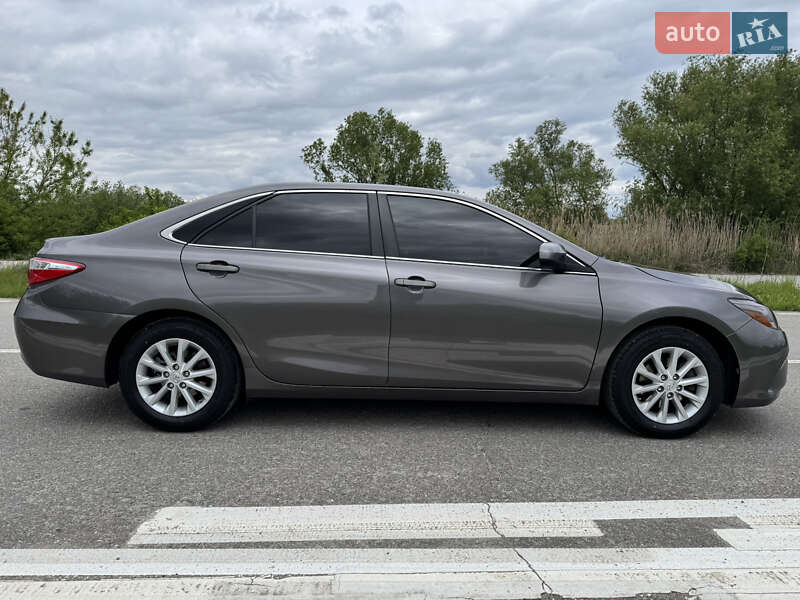 Седан Toyota Camry 2015 в Тернополі