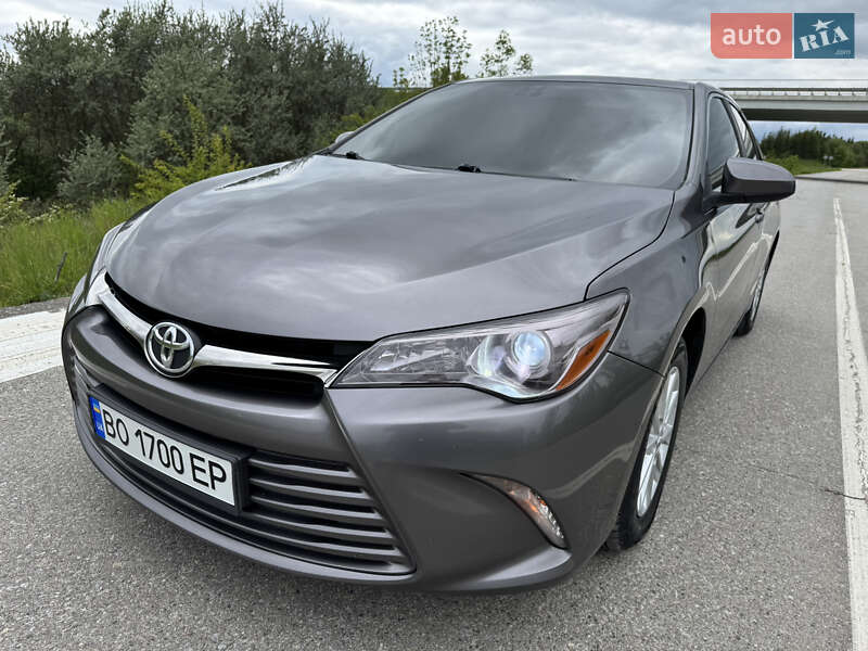 Седан Toyota Camry 2015 в Тернополі