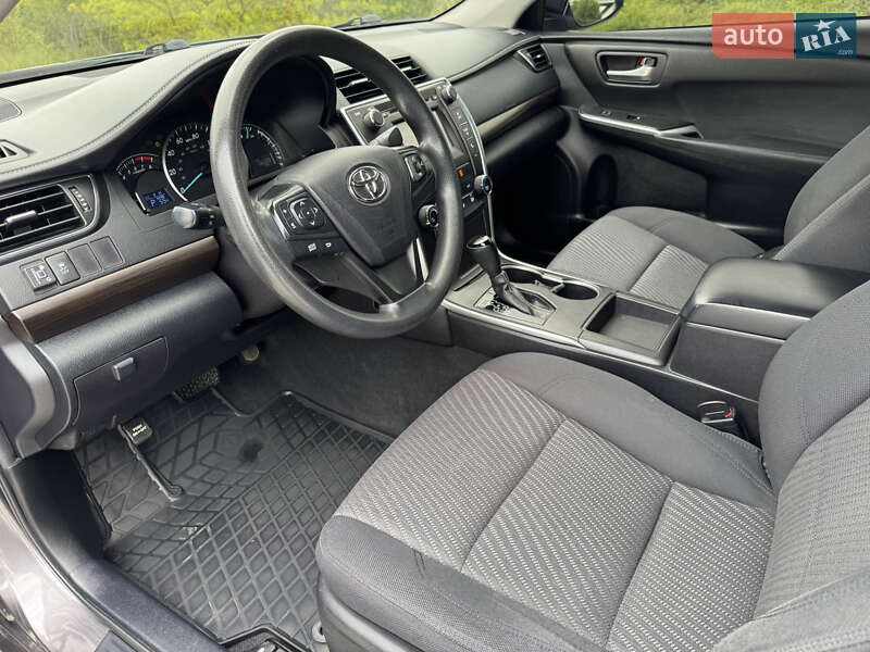 Седан Toyota Camry 2015 в Тернополі