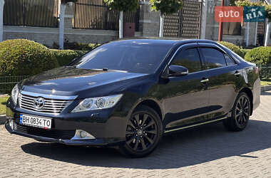 Седан Toyota Camry 2013 в 