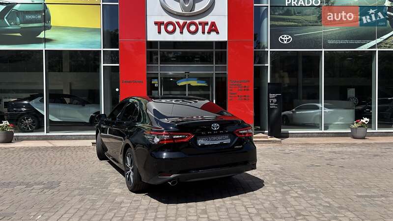 Седан Toyota Camry 2024 в Кривому Розі