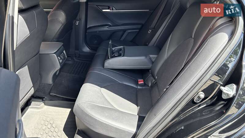Седан Toyota Camry 2024 в Кривому Розі