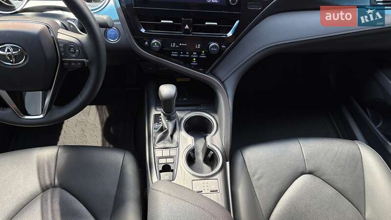 Седан Toyota Camry 2024 в Кривому Розі