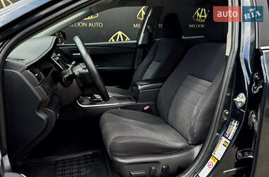 Седан Toyota Camry 2016 в 