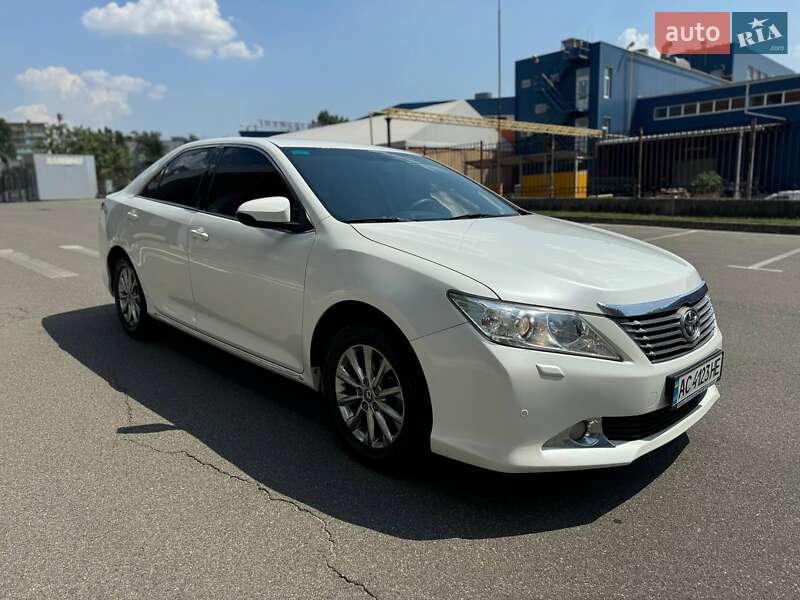 Седан Toyota Camry 2012 в Луцьку