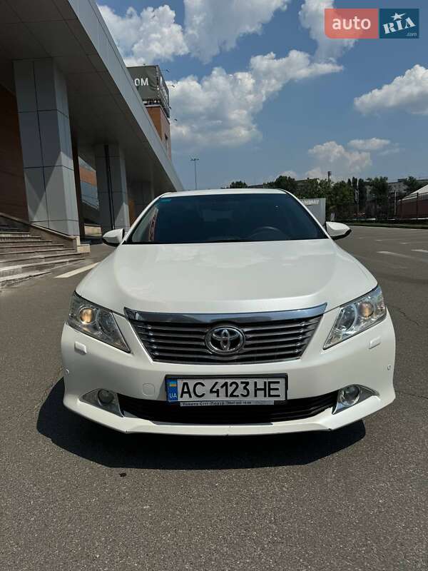 Седан Toyota Camry 2012 в Луцьку