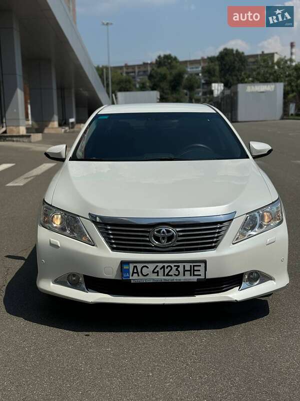 Седан Toyota Camry 2012 в Луцьку